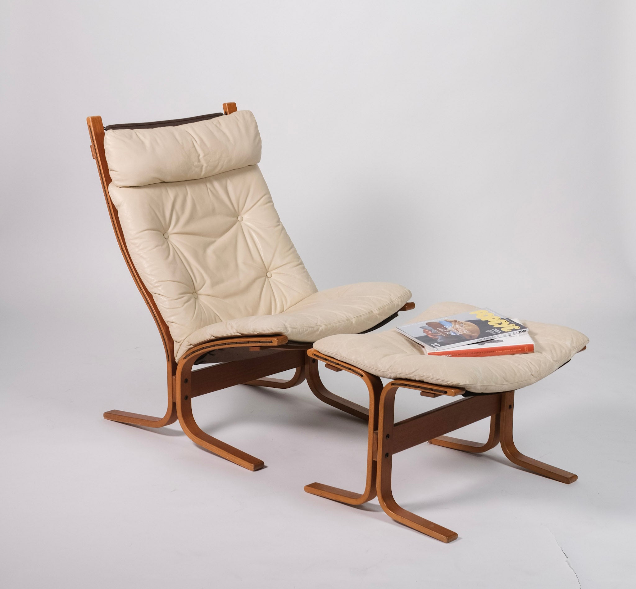 Westnofa Siesta Lounge Chair & Ottoman